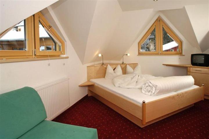 Hotel Kristall B&B อิสชเกิล ภายนอก รูปภาพ