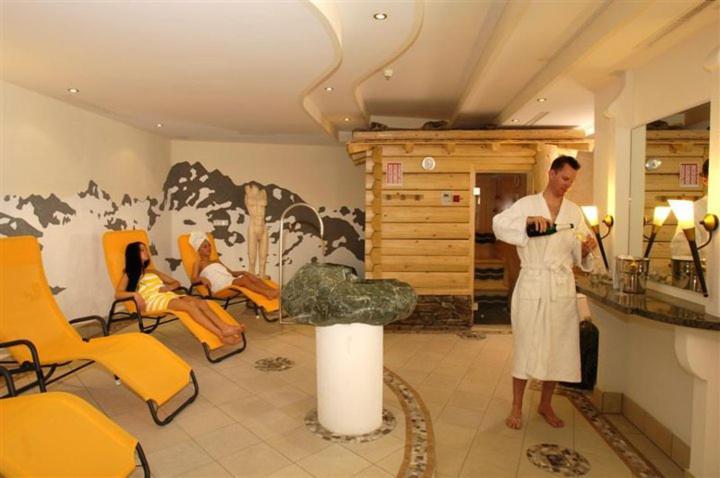 Hotel Kristall B&B อิสชเกิล ภายนอก รูปภาพ